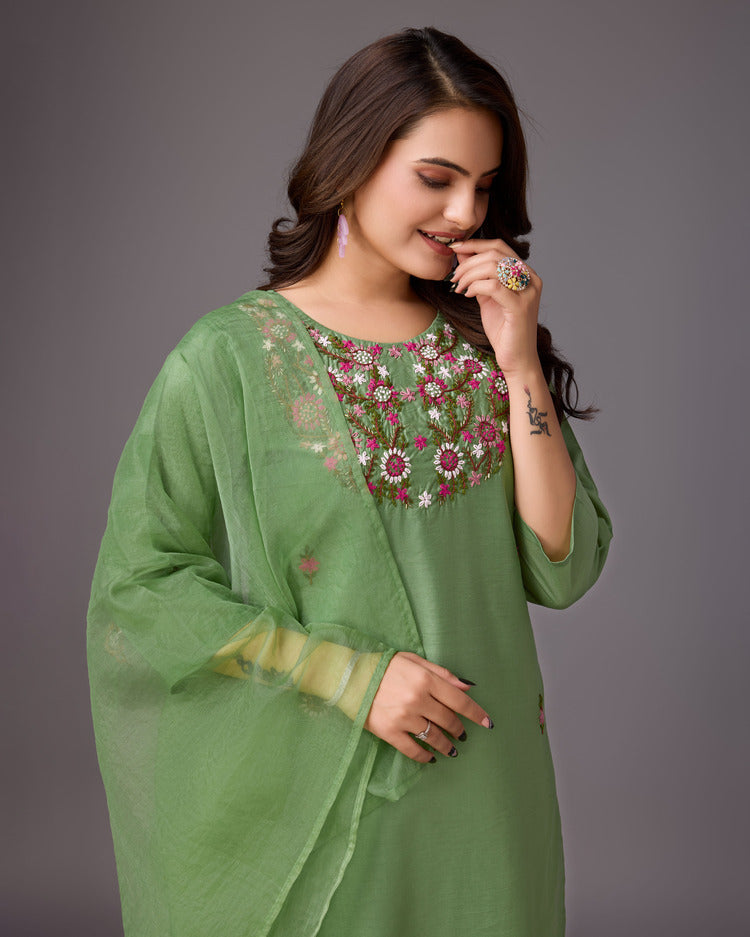 Nature's Grace: Pure Green Handwork Kurta - zfashionstudio